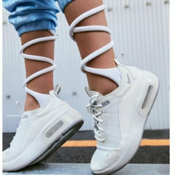 nike air max dia se on feet